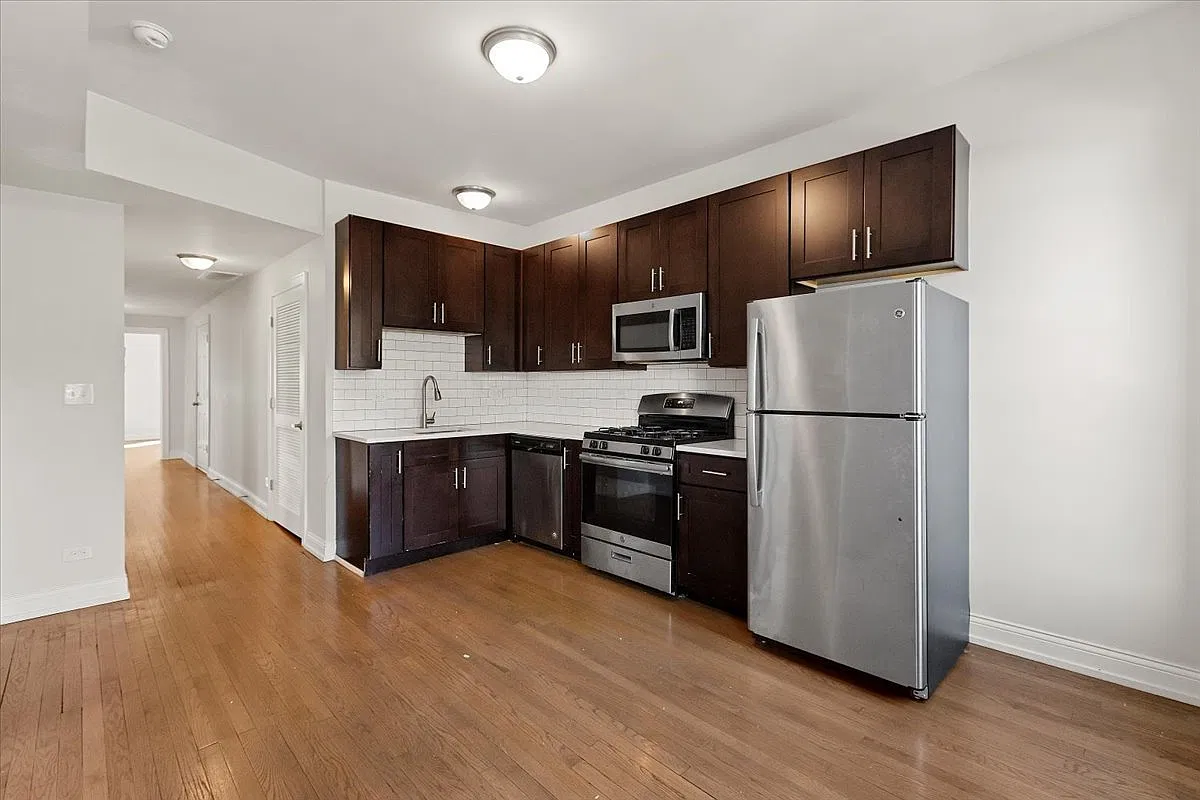 3 bed, $1,800 — Photo 2