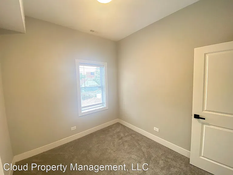 2542 S Albany Ave #1R — Photo 6