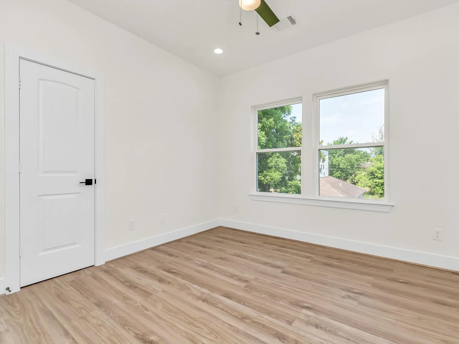 3110 McIlhenny St — Photo 4