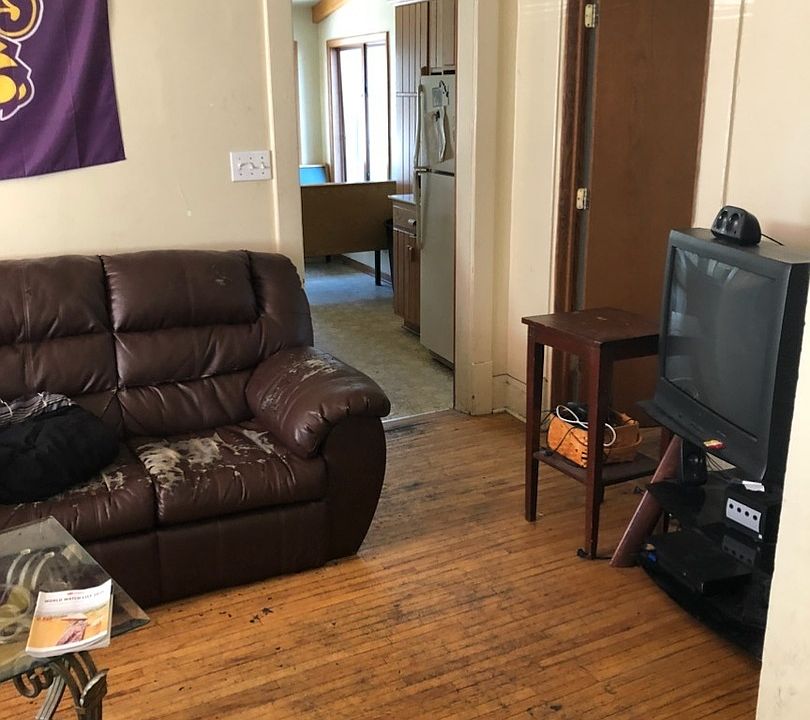 2nd image of 1929 Olive St