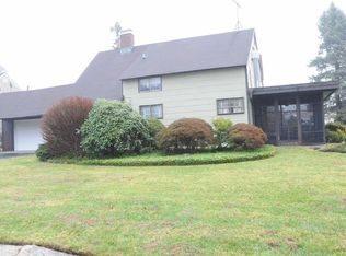 197 Duckpond Dr N, Wantagh, NY 11793