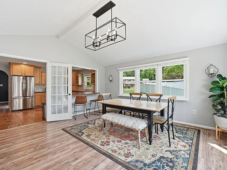 6426 Carriage Dr — Photo 31