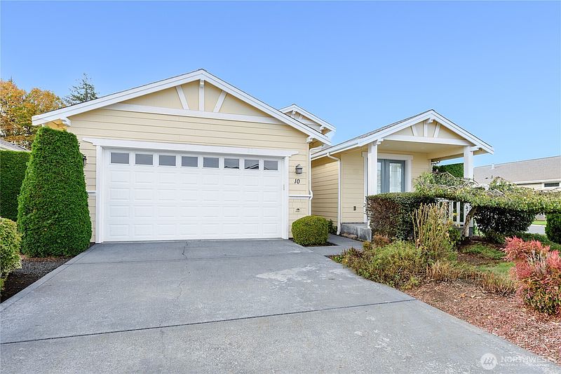 3rd image of 10 E Lobelia Drive