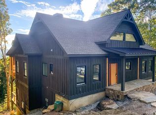 33 Bullbriar Dr, Glenville, NC 28736