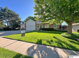 1905 S 194th St, Omaha, NE 68130