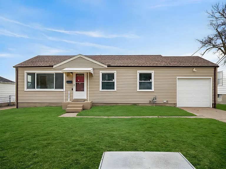 10505 Ewell Dr — Photo 2