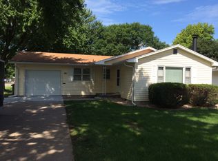 905 Linden Ave, Hastings, NE 68901
