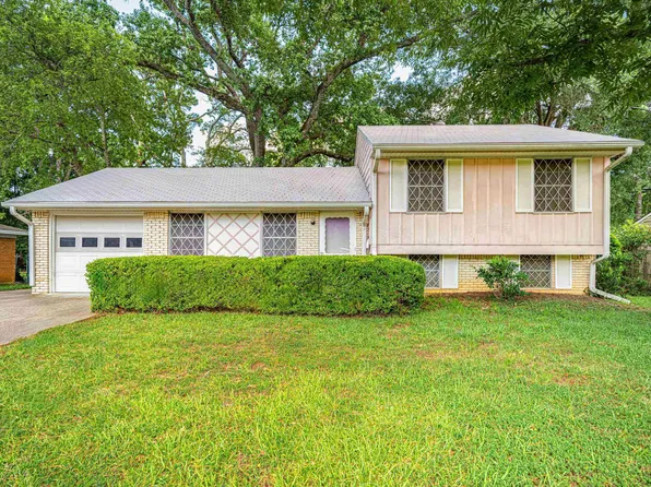 802 N Lane Wells Dr, Longview, TX 75604