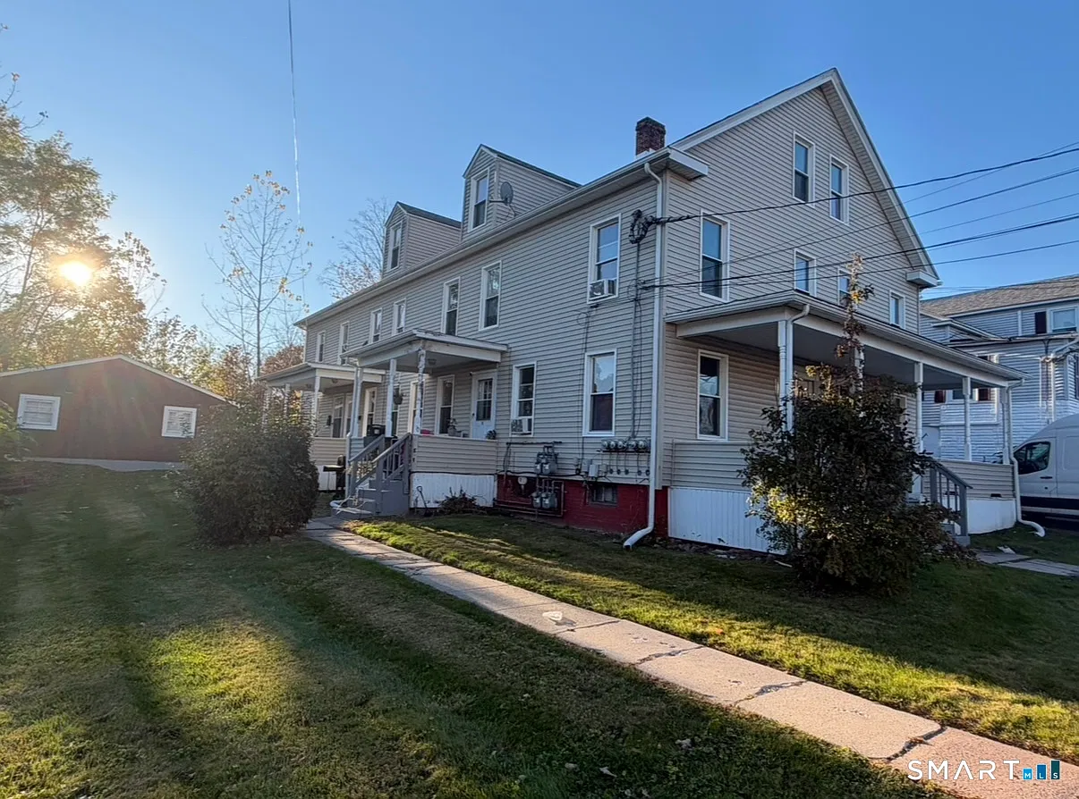 4 bed, 1.0 bath, 4960 sqft, $1,800 — Photo 2