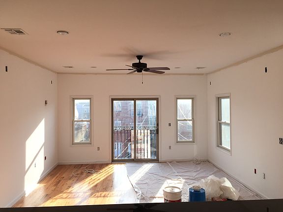 5th image of 54 Laidlaw Ave #3