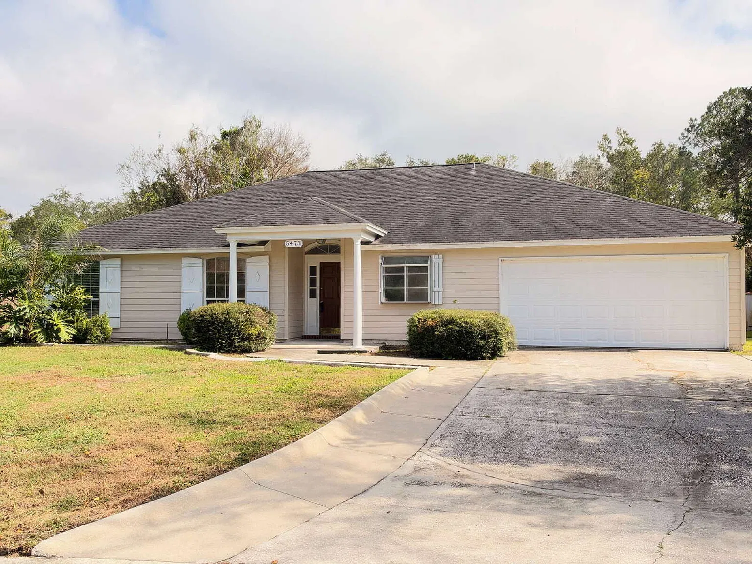 4 bed, 2.0 bath, 1936 sqft, $2,200 — Photo 1