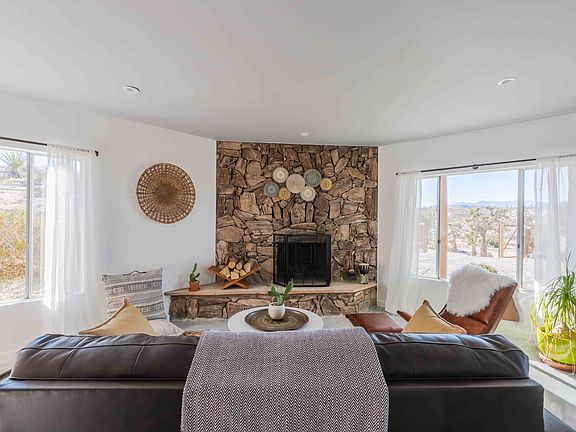 5th image of 4585 Warren Vista Ave