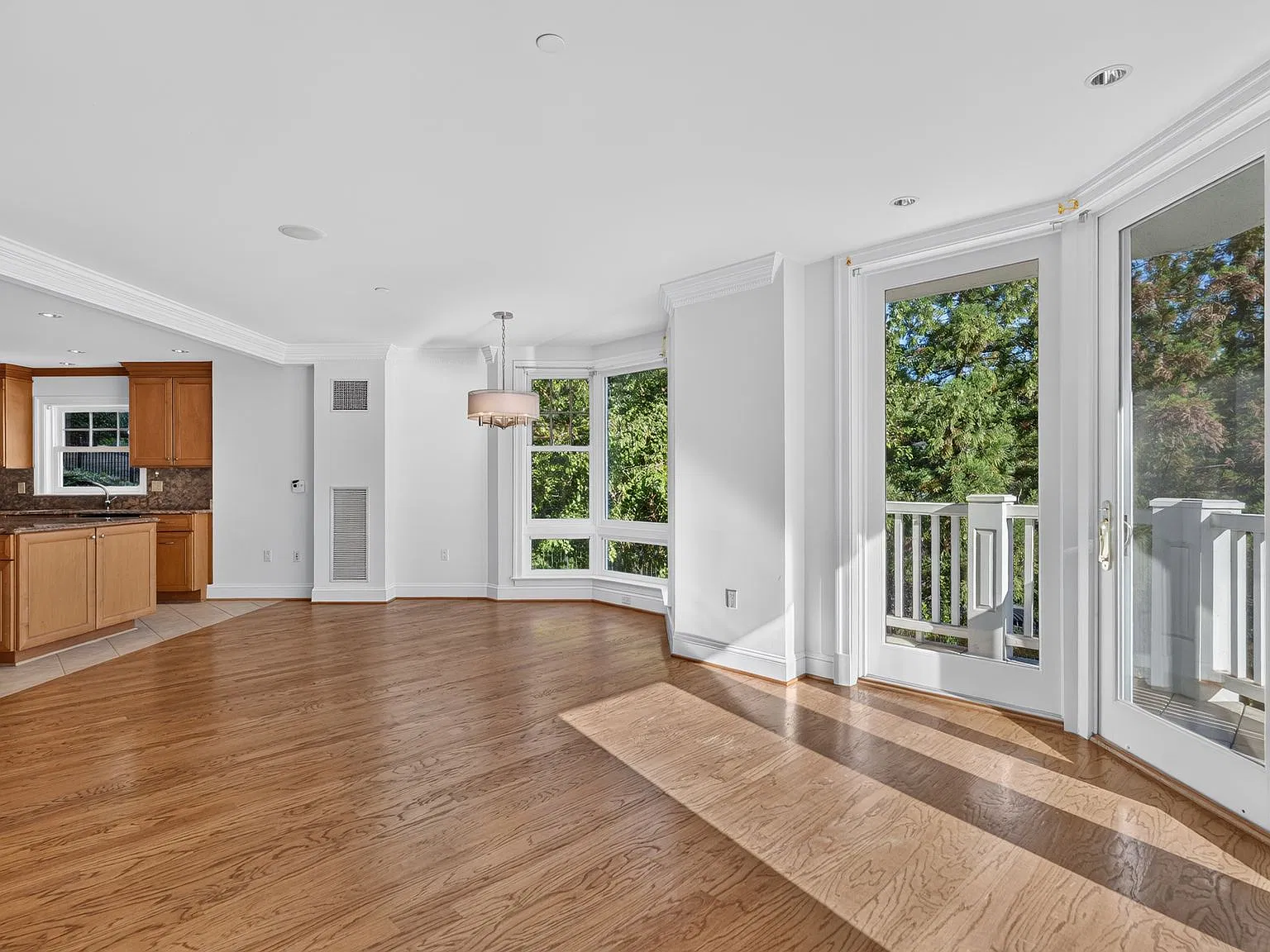 3 bed, 2.5 bath, 2749 sqft, $6,200 — Photo 1