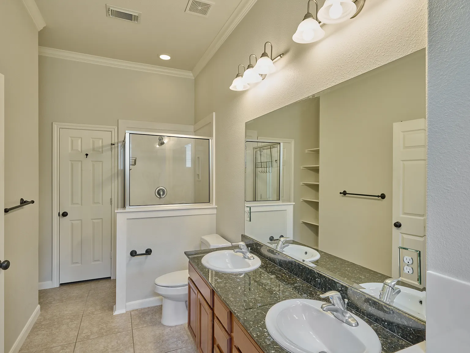 3 bed, 1603 sqft, $2,100 — Photo 3