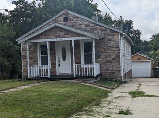 1208 Pleasant View Dr, Des Moines, IA 50315