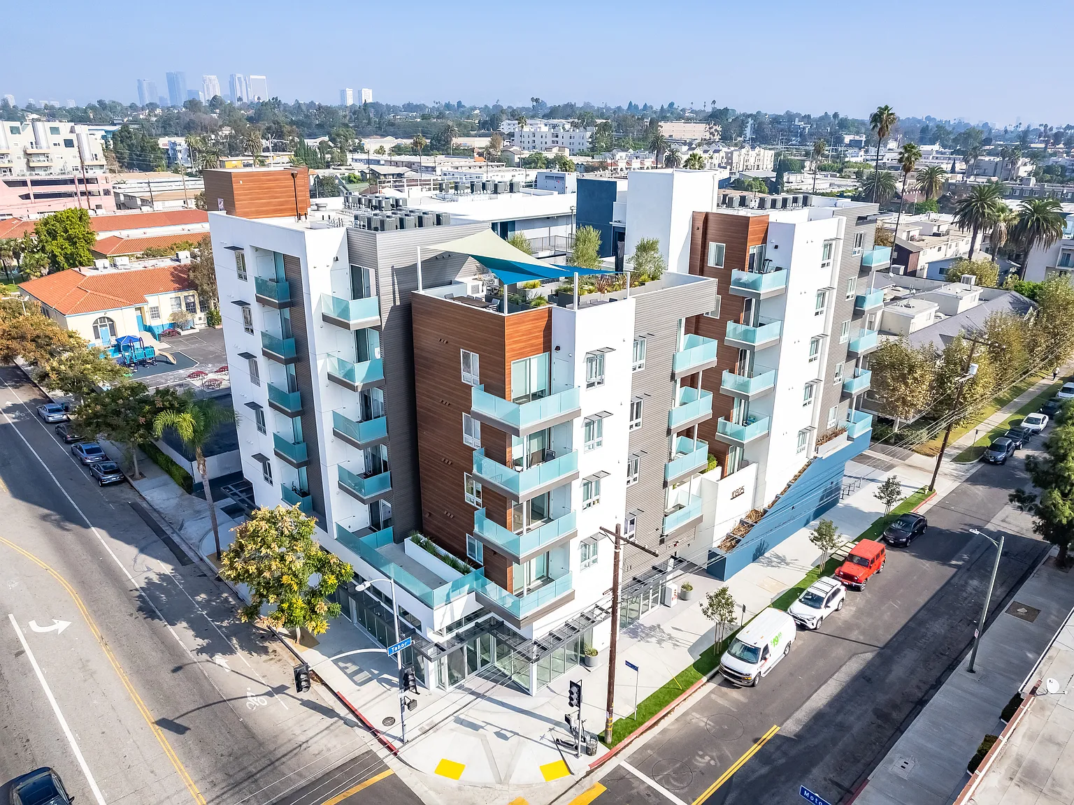 RBM Motor Tabor Apartments — Photo 2
