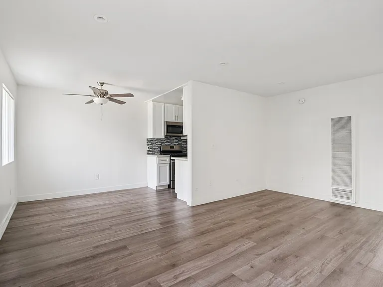 6300 Lankershim Blvd — Photo 12