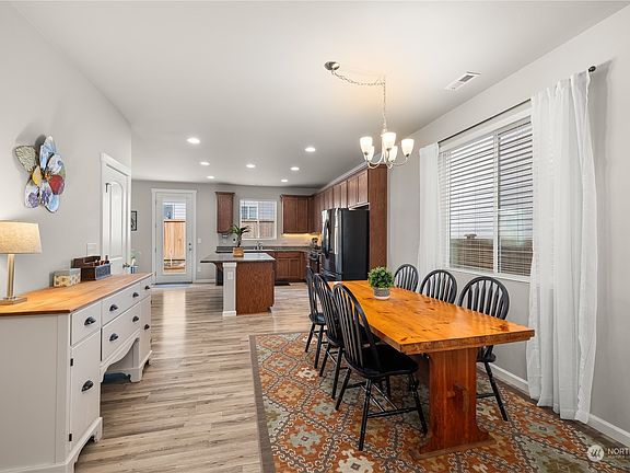 4th image of 5021 Andrew Street SE