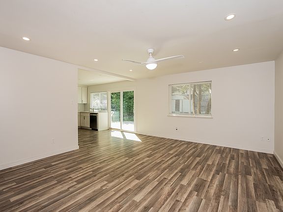 4th image of 1222 Cove Dr