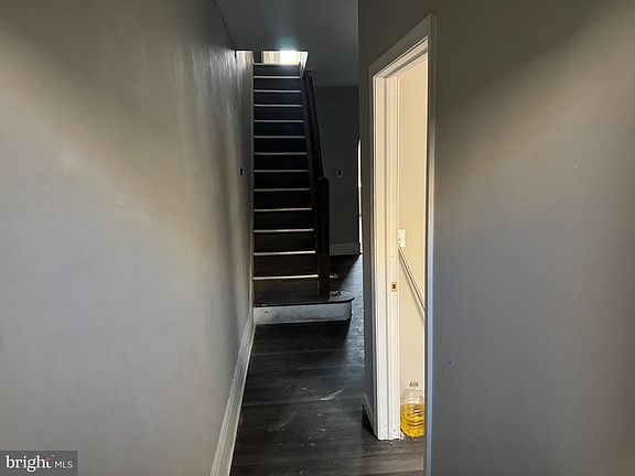 3rd image of 421 N Glover St