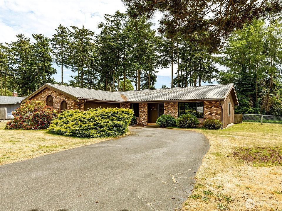 1st image of 2047 Pine Wood Way