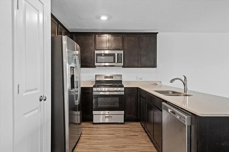 4 bed, 2.0 bath, 1879 sqft, $1,890 — Photo 4