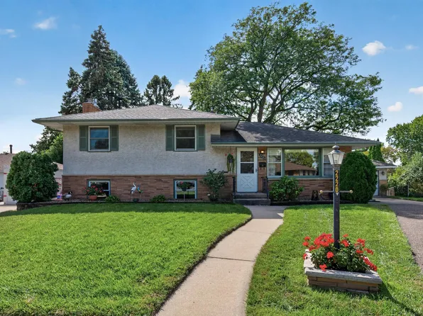 2220 Cardinal Pl, Saint Paul, MN 55119