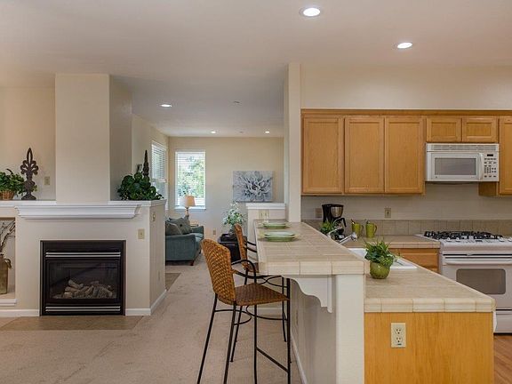 3rd image of 907 Starr Creek Ct