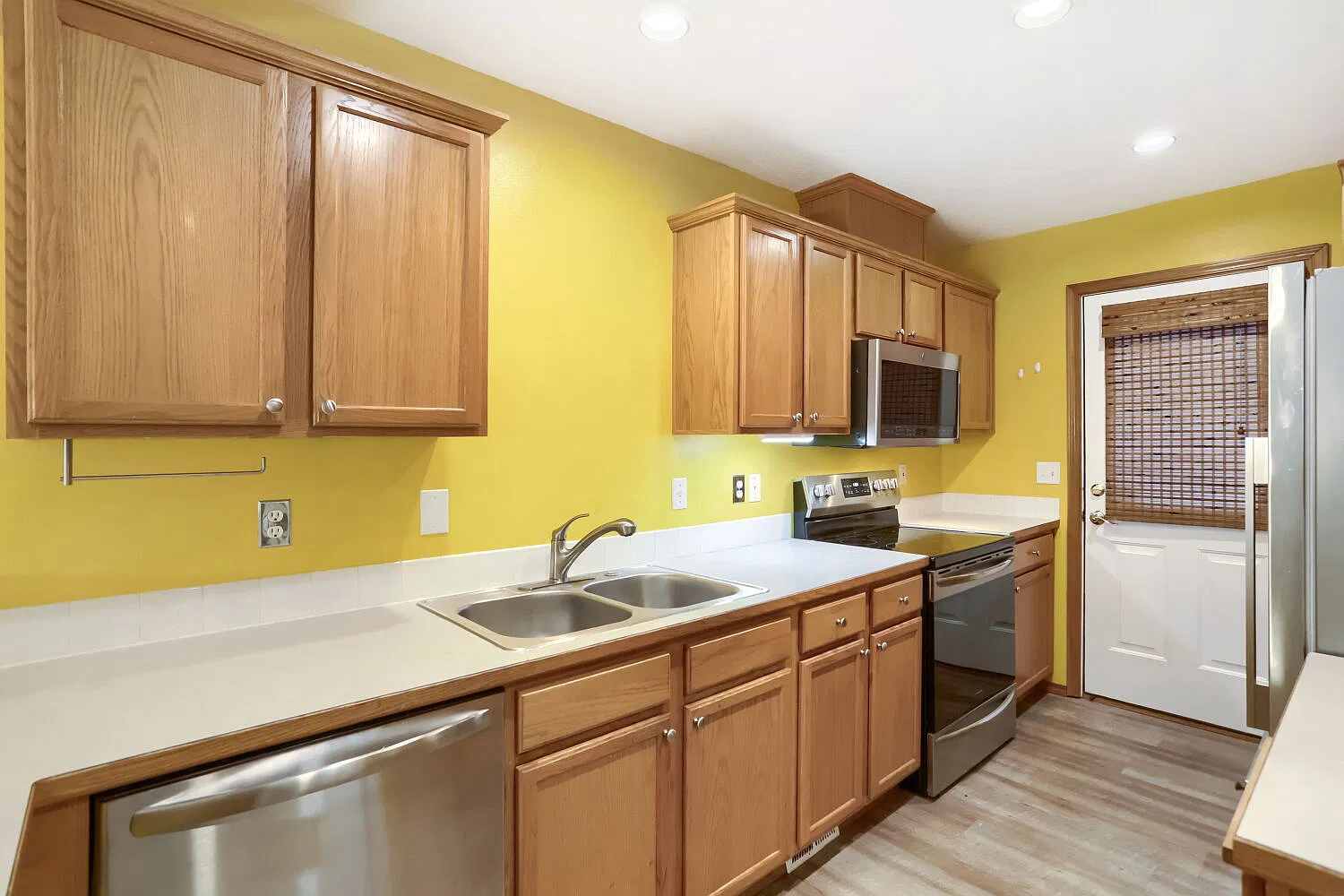 3 bed, 2.5 bath, 1304 sqft, $2,485 — Photo 3
