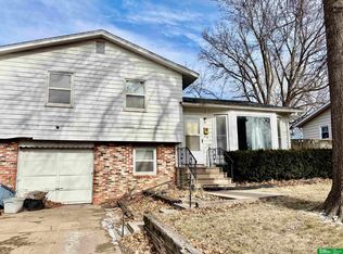 6640 Crown Point Ave, Omaha, NE 68104