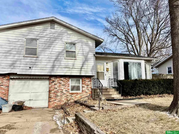 6640 Crown Point Ave, Omaha, NE 68104