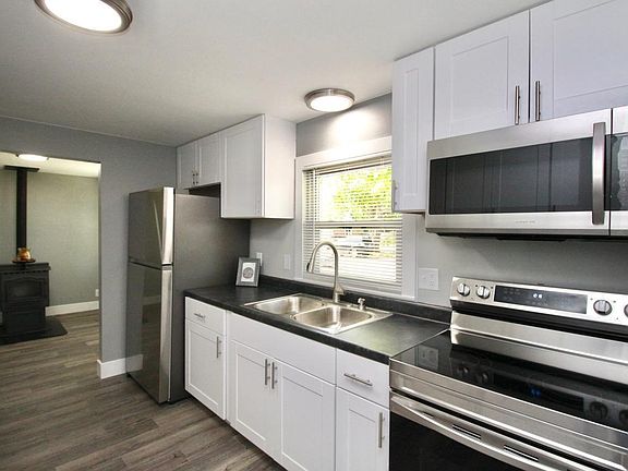 2nd image of 247 Kellogg Ave