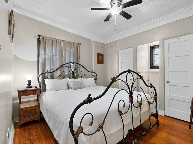 Gold Apt - Furnished Bedroom