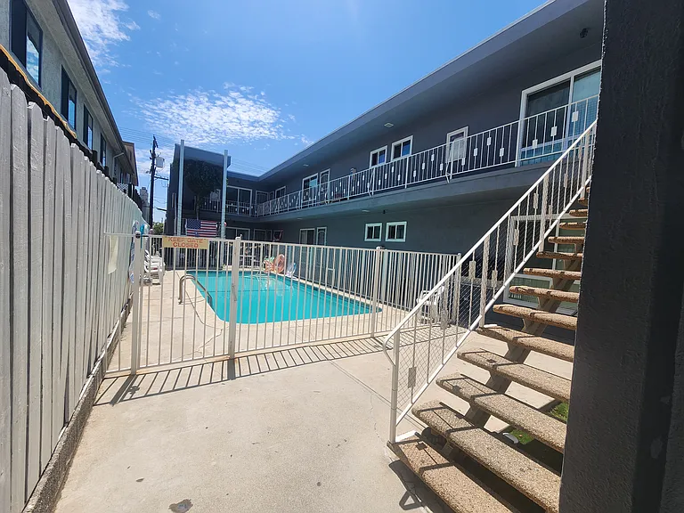 520 E Tujunga Ave #J — Photo 6