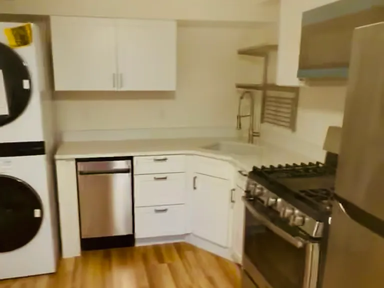 521 N Corona St #B — Photo 3