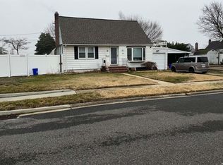 546 18th St, West Babylon, NY 11704