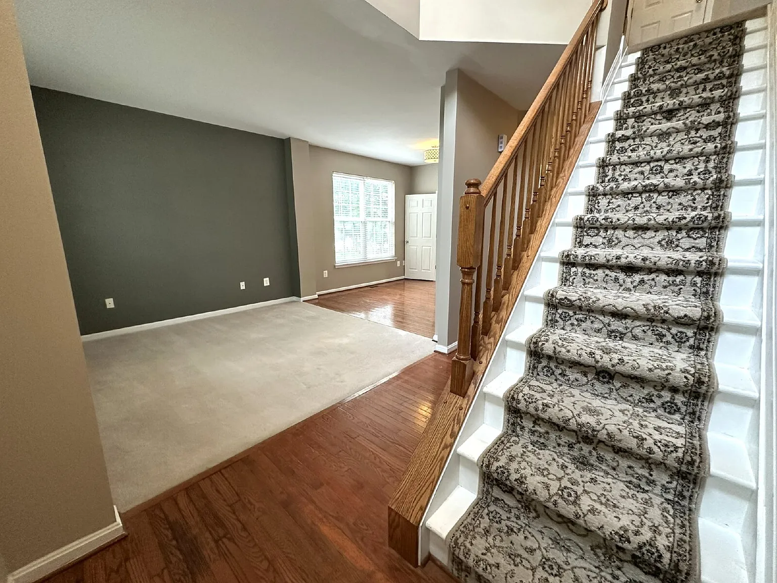 4 bed, 3.5 bath, 2648 sqft, $3,000 — Photo 2