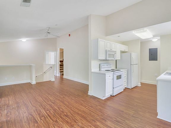 2nd image of 31 Summerfield Ct APT 122