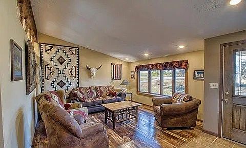 4th image of 4107 Waverly Rd