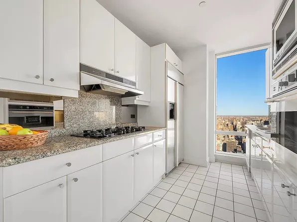 845 United Nations Plaza image 5 of 12