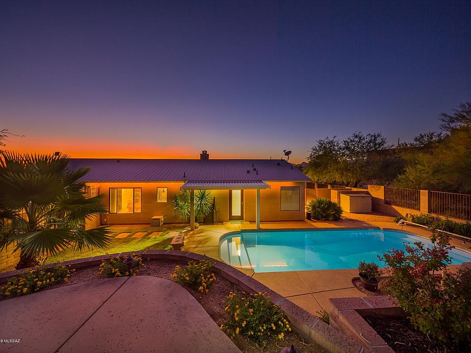 Relaxing Pool and Yard