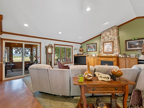 9th image of 11761 Lake Rd