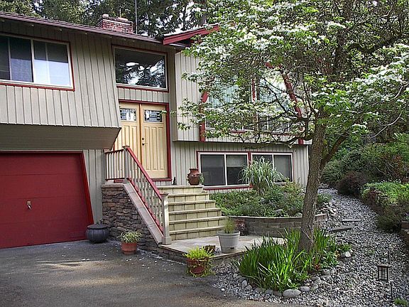 3rd image of 3045 255th Ave SE
