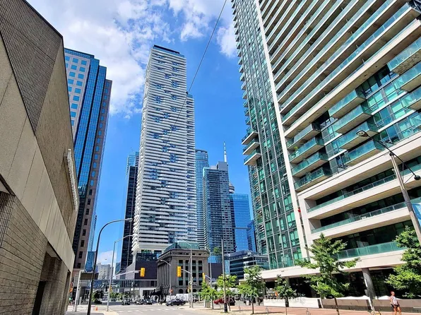 88 Harbour St #1703, Toronto, ON M5J 0C3