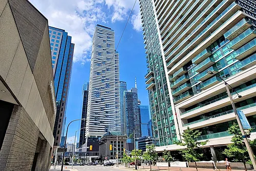 88 Harbour St #1703 Photo 1