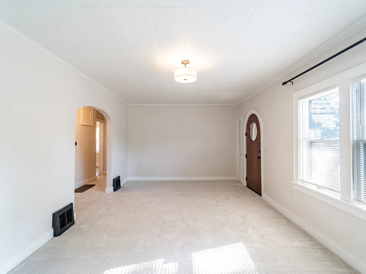 4 bed, 2063 sqft, $1,800 — Photo 4