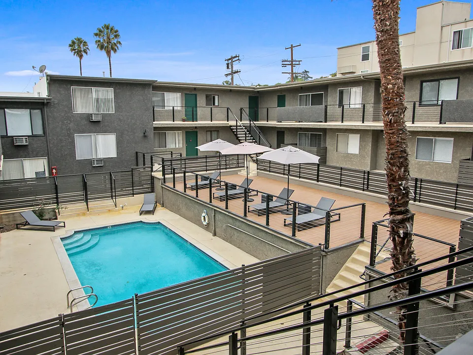 10795 Woodbine