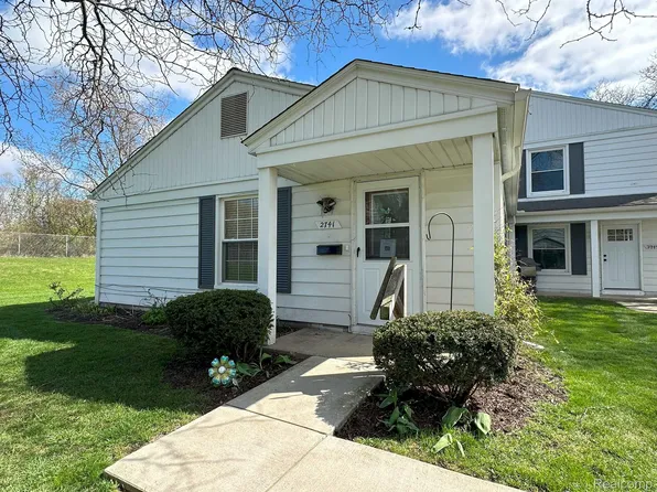 2741 Fox Hollow Ct, Lake Orion, MI 48360