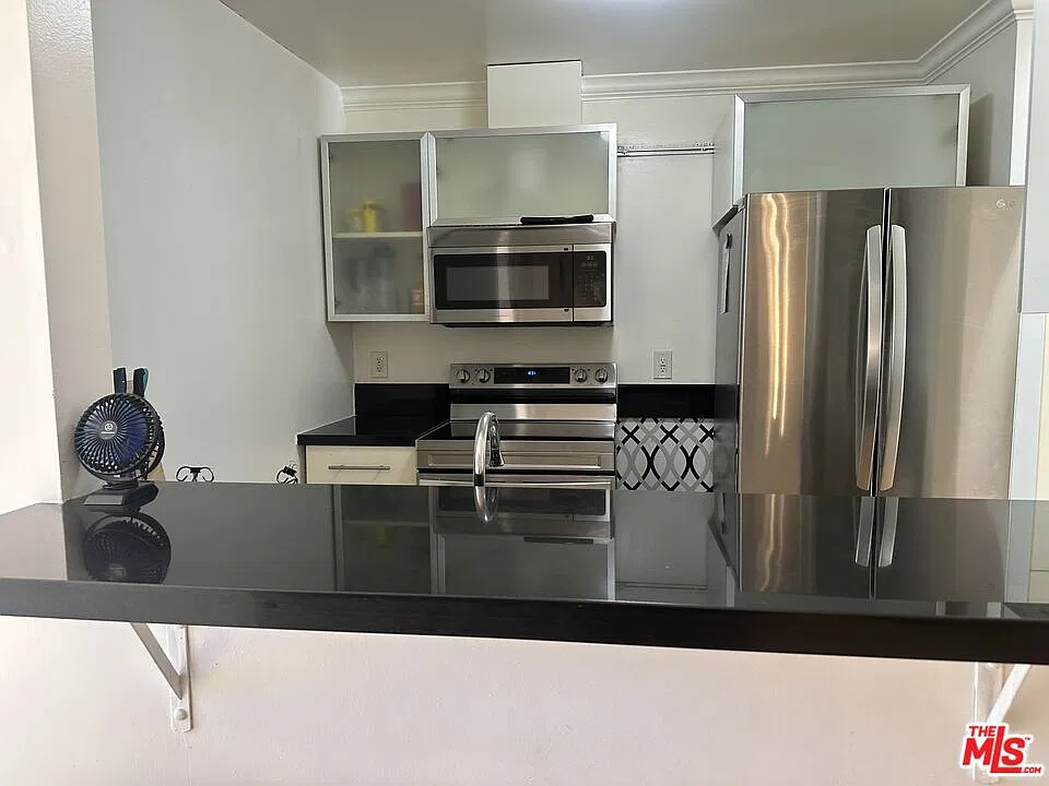 1 bed, 1.0 bath, 670 sqft, $2,999 — Photo 4