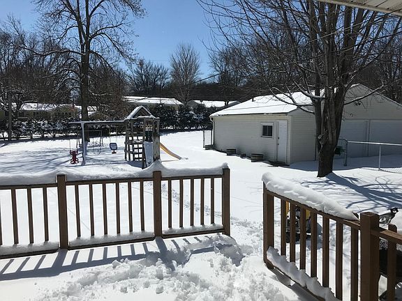 Large Back Yard and 2nd garage!